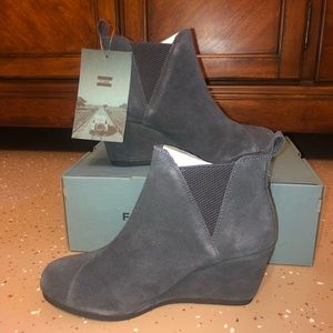 Toms Kelsey Forged Iron Grey Suede Size 5